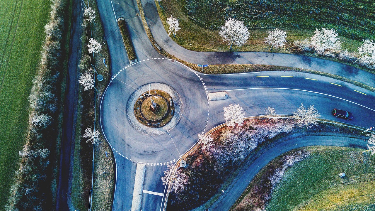 科技点亮城市生活，探索未来城市画报的数字化转型